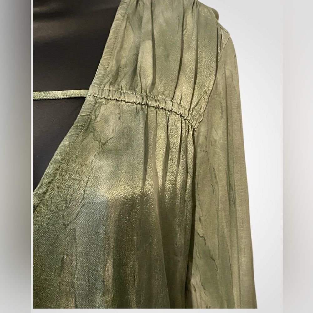 XCVI | women’s XCVI silky blouse green tie-dye v-neck high low hem NWOT size M - Picture 4 of 11